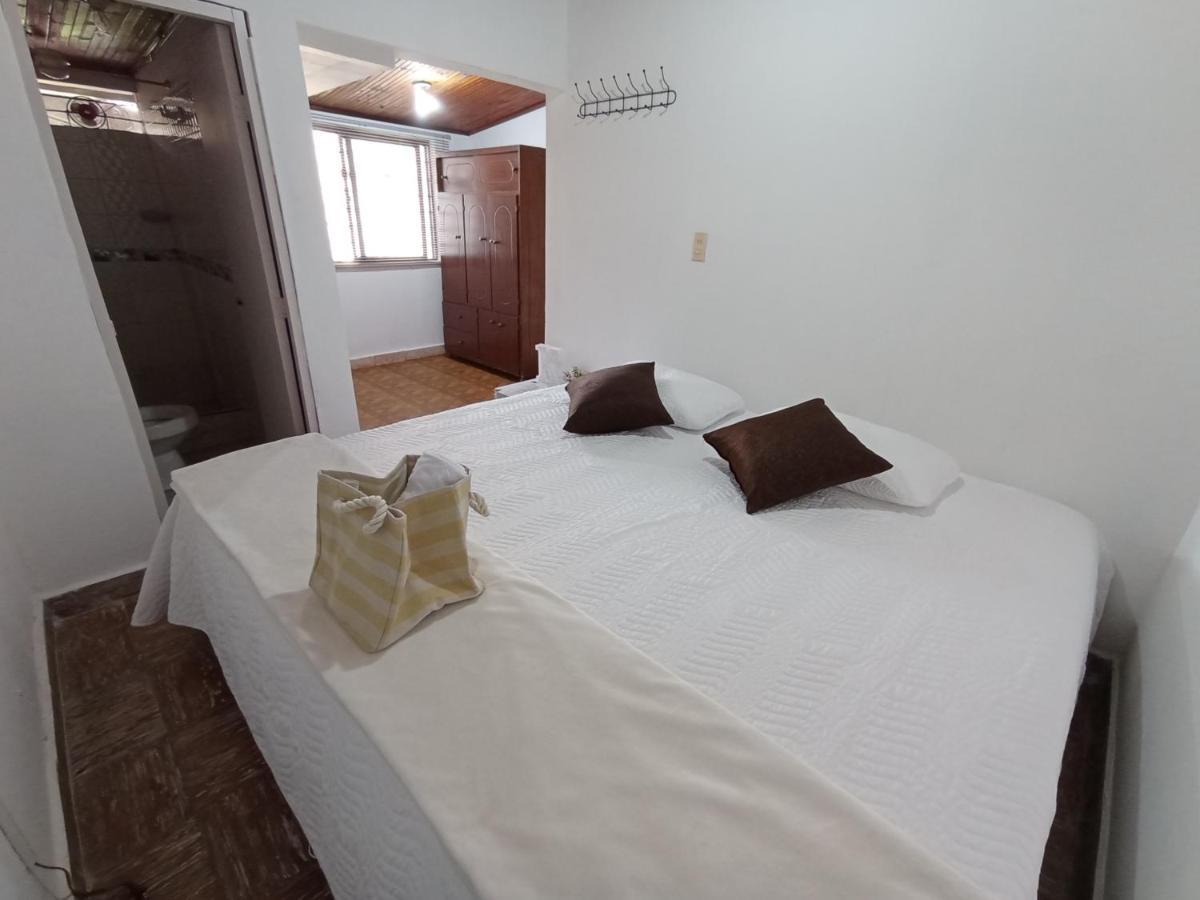 Komodo Alojamiento: Centro Histórico Hostal con Wi-Fi y Baño Privado Popayan Exterior photo