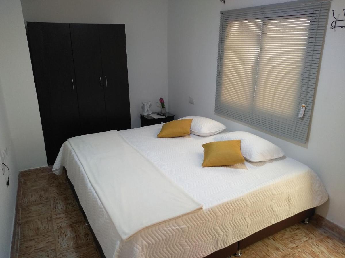 Komodo Alojamiento: Centro Histórico Hostal con Wi-Fi y Baño Privado Popayan Exterior photo