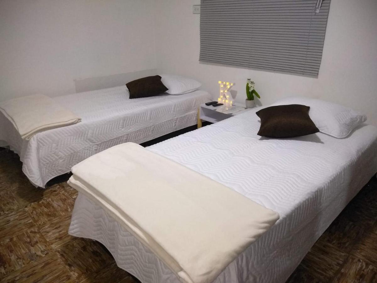 Komodo Alojamiento: Centro Histórico Hostal con Wi-Fi y Baño Privado Popayan Exterior photo