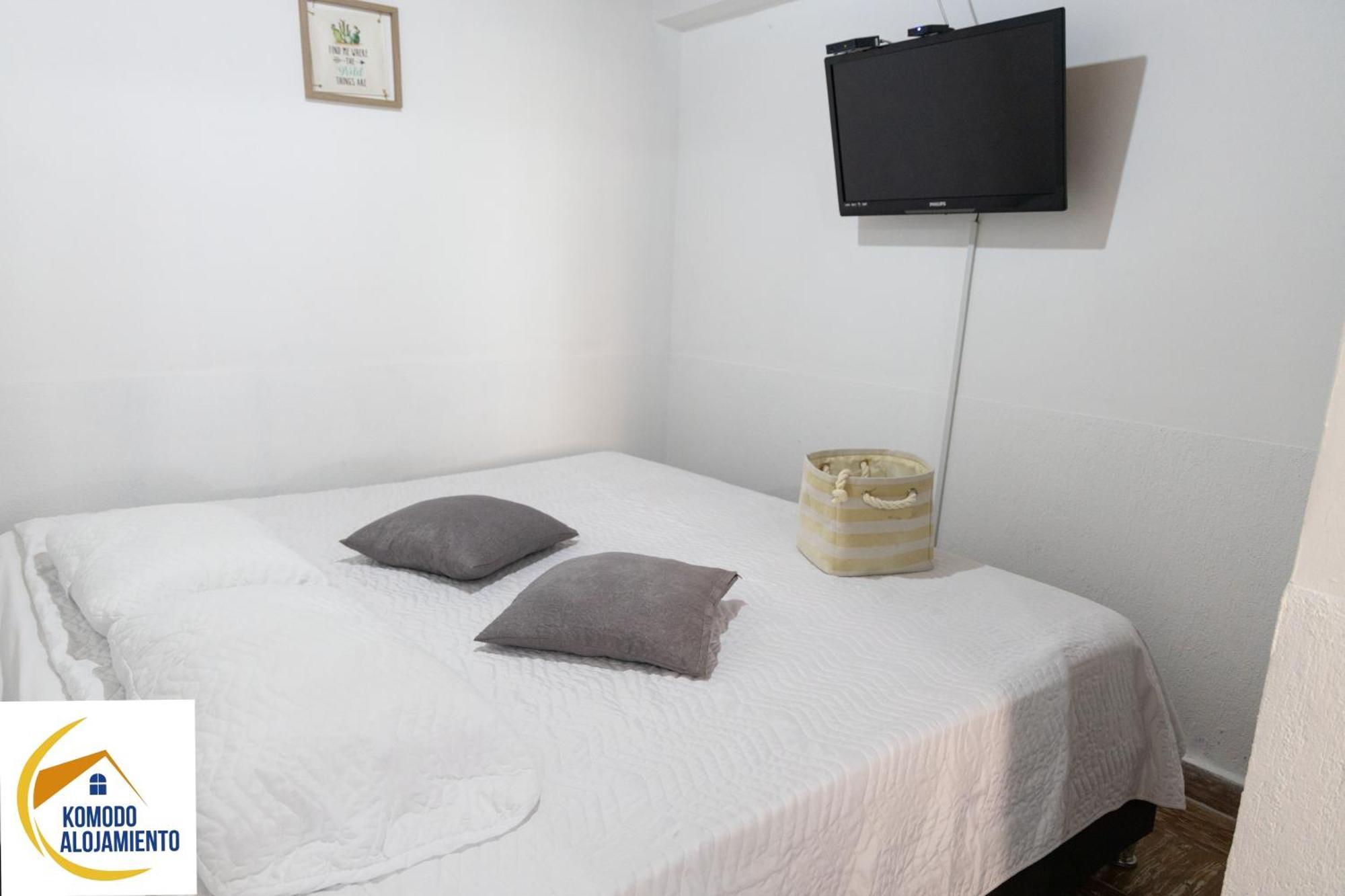 Komodo Alojamiento: Centro Histórico Hostal con Wi-Fi y Baño Privado Popayan Exterior photo