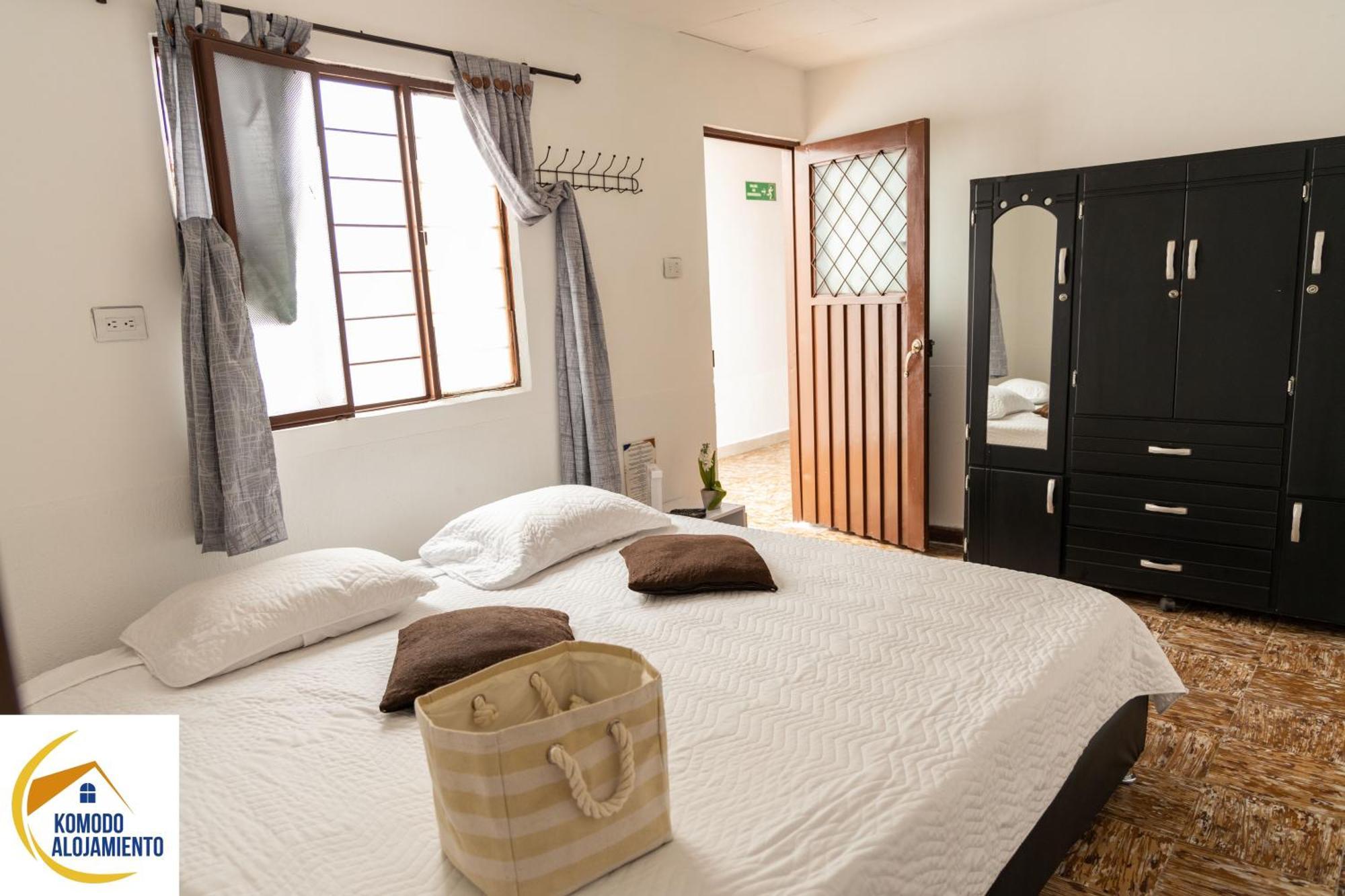 Komodo Alojamiento: Centro Histórico Hostal con Wi-Fi y Baño Privado Popayan Exterior photo