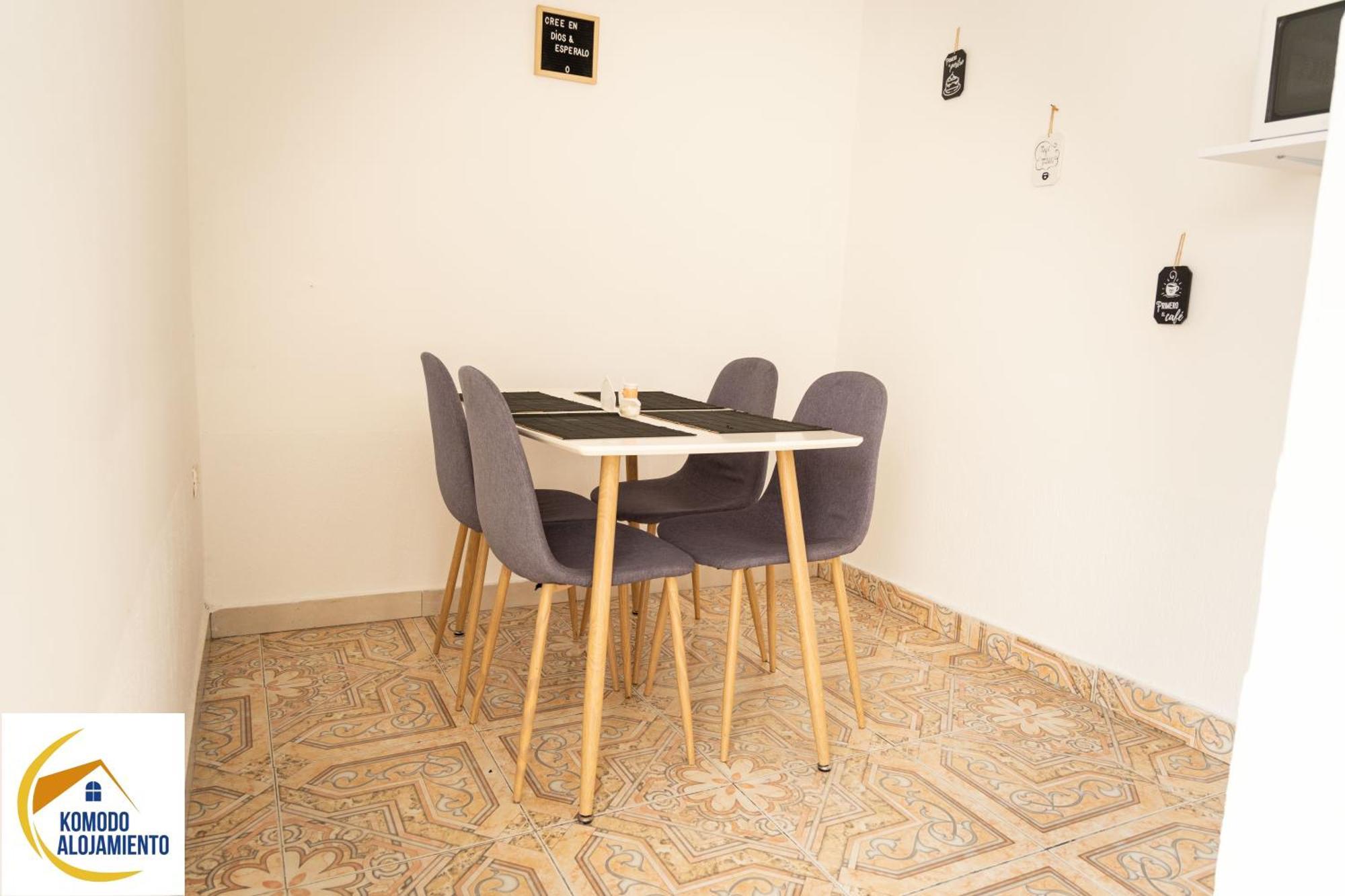 Komodo Alojamiento: Centro Histórico Hostal con Wi-Fi y Baño Privado Popayan Exterior photo