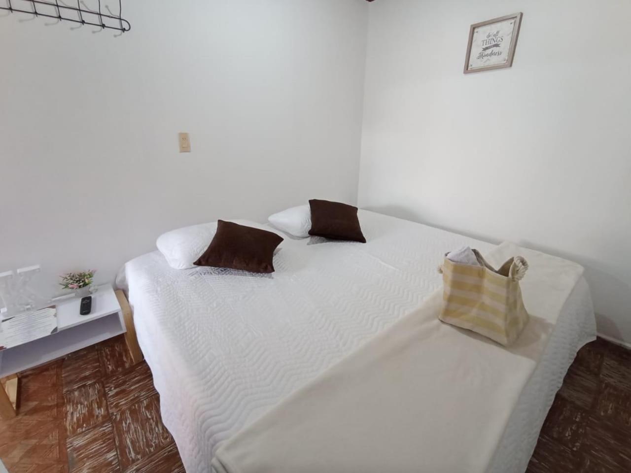 Komodo Alojamiento: Centro Histórico Hostal con Wi-Fi y Baño Privado Popayan Exterior photo